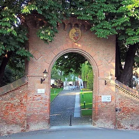 Relais Del Castello Di Hotel 4*