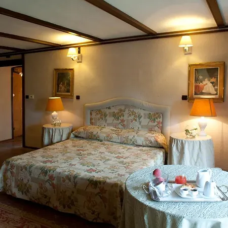 Relais Del Castello Di Hotel 4*